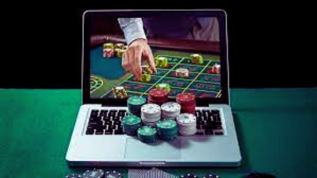 The tiff between Tamil Nadu and Centre over the concern of online gambling!